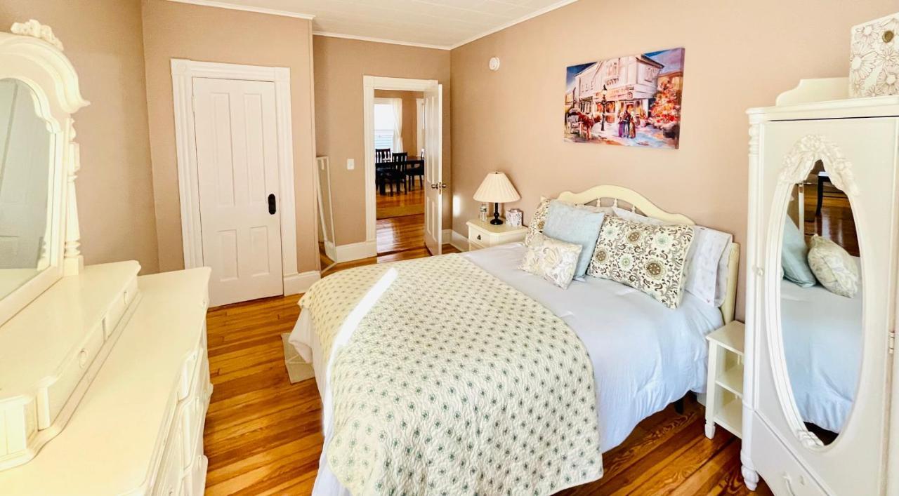 Delightful 2Br Apartment With Balcony - 15 Min From Mohegan Sun- Foxwoods Casinos & Mystic New London Luaran gambar