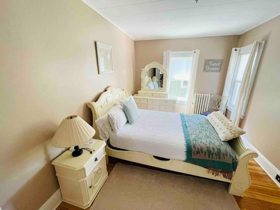 Delightful 2Br Apartment With Balcony - 15 Min From Mohegan Sun- Foxwoods Casinos & Mystic New London Luaran gambar