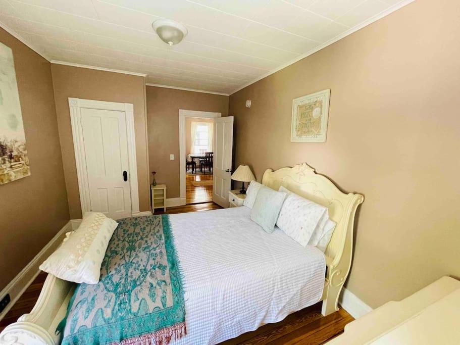 Delightful 2Br Apartment With Balcony - 15 Min From Mohegan Sun- Foxwoods Casinos & Mystic New London Luaran gambar