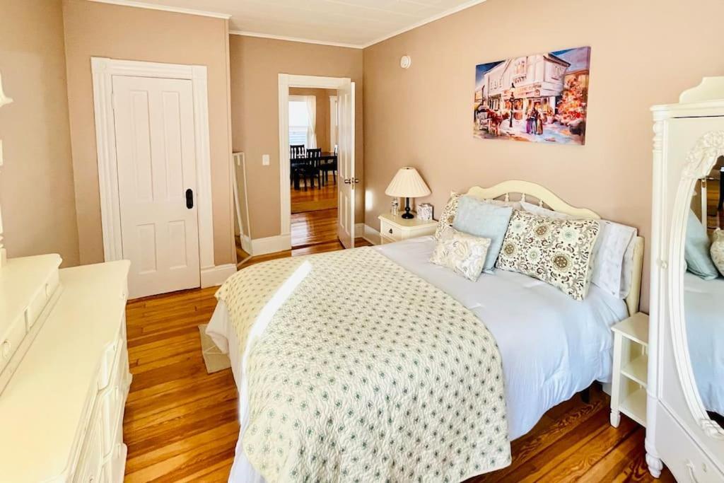 Delightful 2Br Apartment With Balcony - 15 Min From Mohegan Sun- Foxwoods Casinos & Mystic New London Luaran gambar